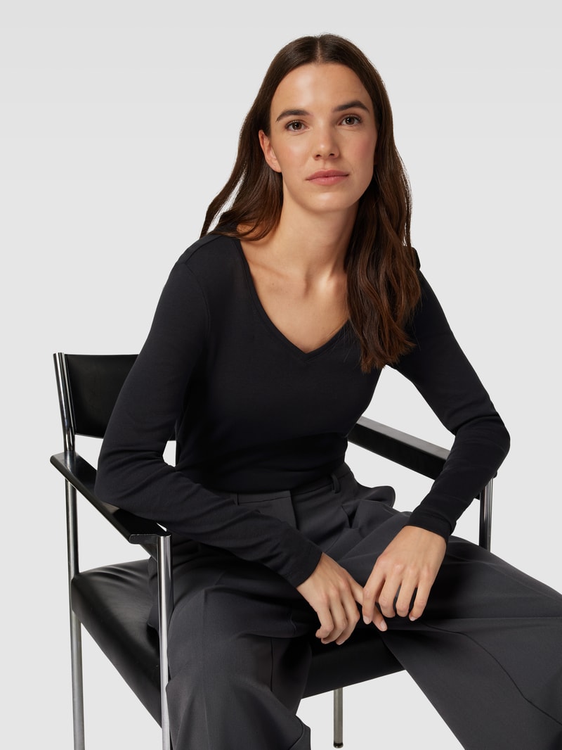 Longsleeve mit V-Ausschnitt in schwarz