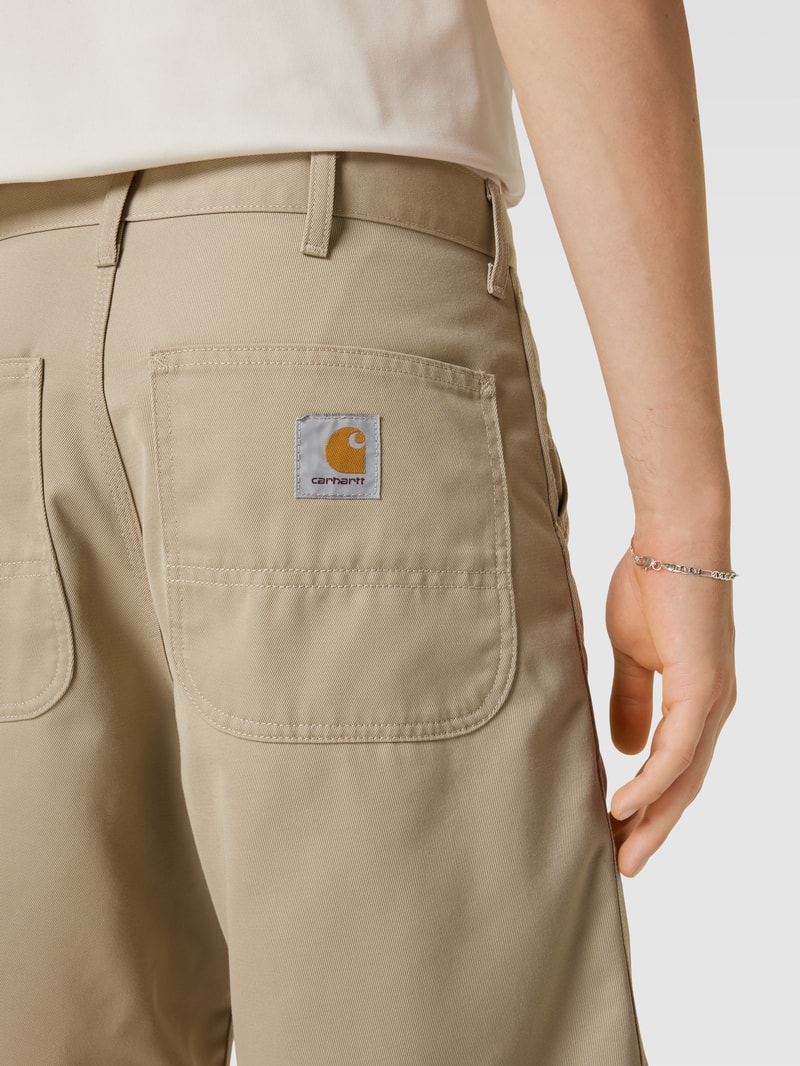 Bermudas mit französischen Eingrifftaschen in beige