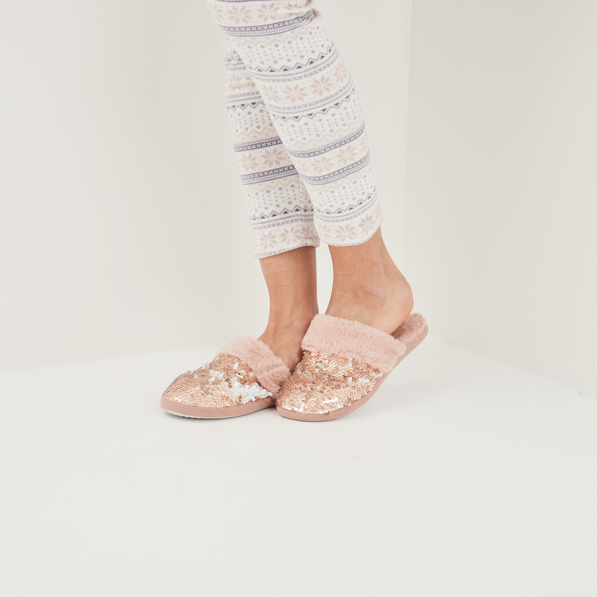 Chaussons mules sequins et fourrure jaune or femme | La Halle