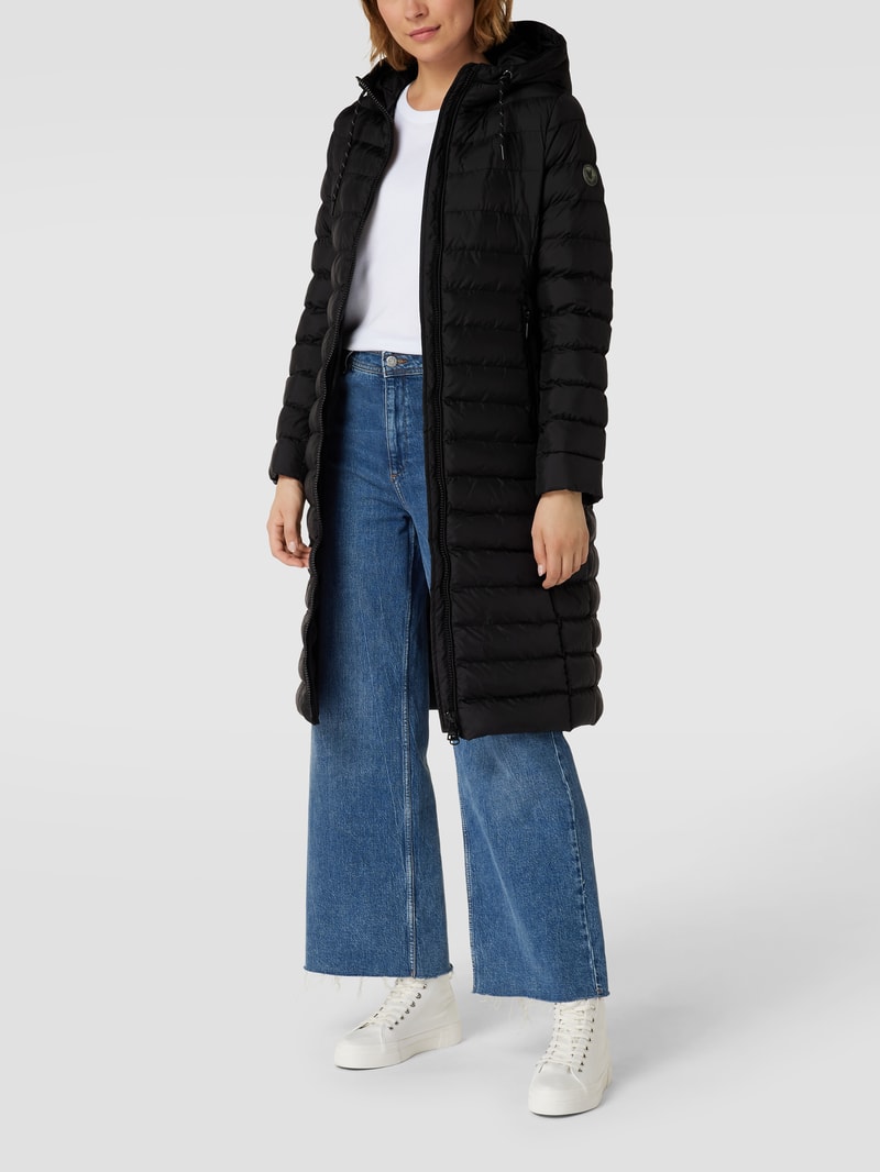 Steppmantel mit Label-Patch in schwarz