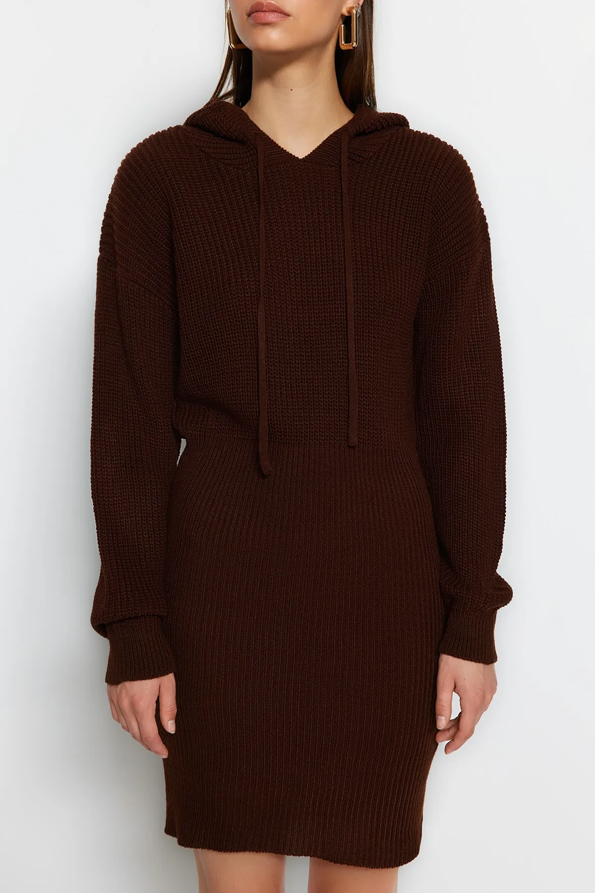 Trendyol Collection  Braunes Mini-Strickkleid mit Kapuze TWOAW23EL00075