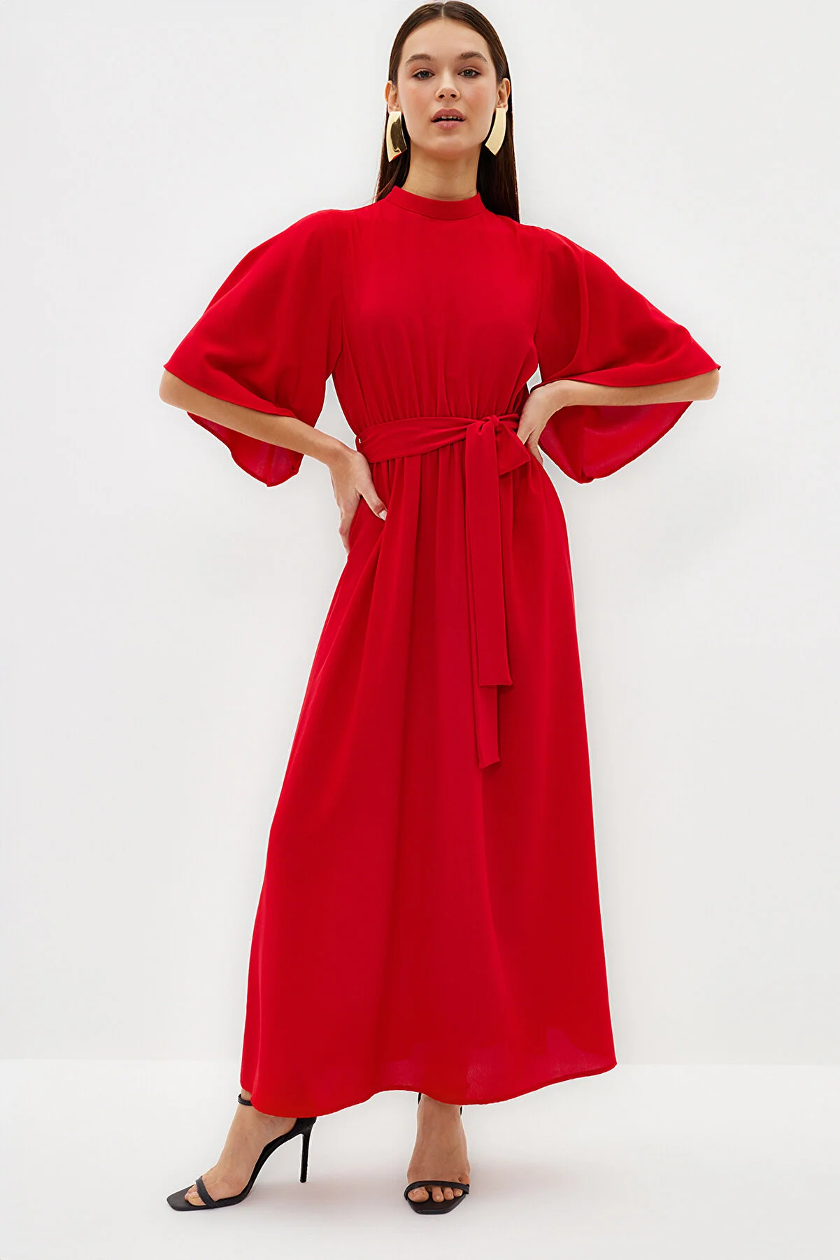 Trendyol Modest  Korallenfarbenes, halbärmliges Webkleid mit Gürtel TCTSS24DB00009