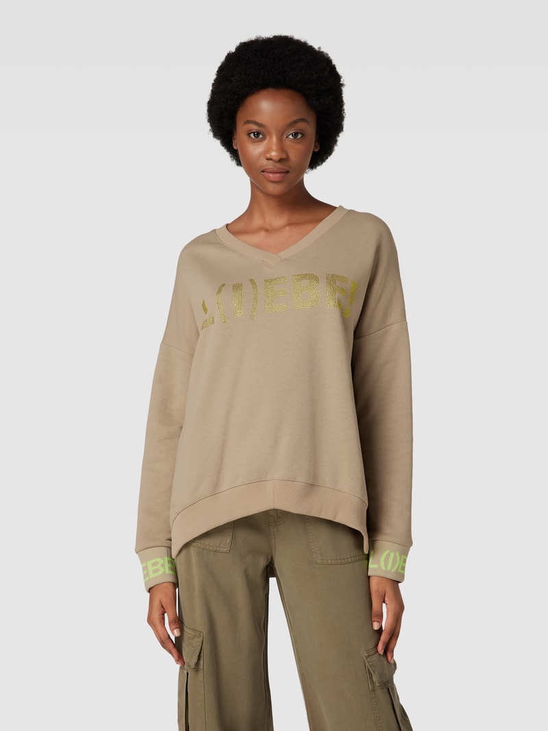 Sweatshirt mit Ziersteinbesatz Modell 'L(I)EBE!' in sand