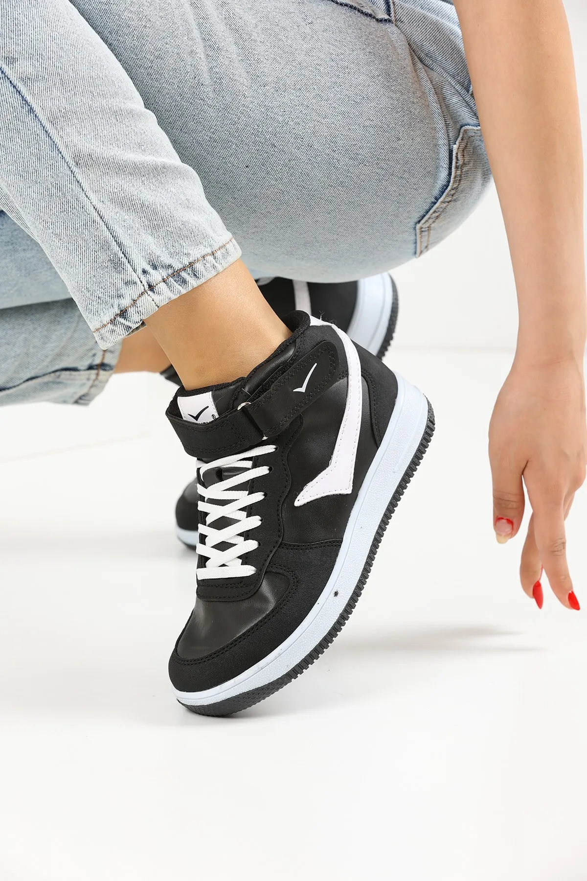 en7  Schwarz-weiße Unisex-Sportschuhe 2185