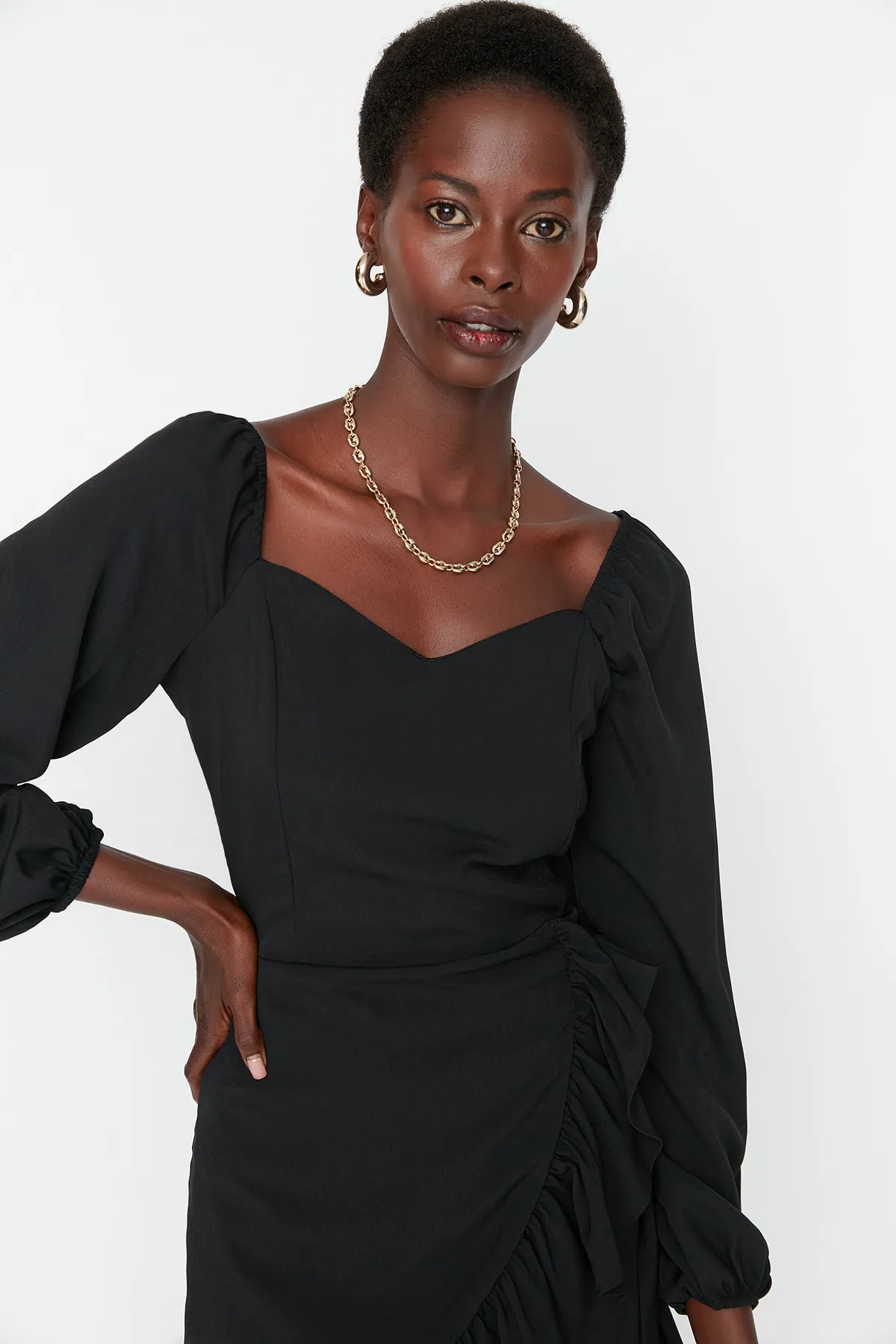 Trendyol Collection  Schwarzes Volant-Super-Mini-Webkleid TWOAW23EL00399