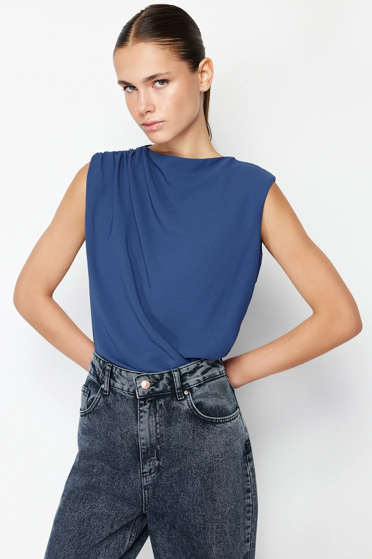 Trendyol Collection  Marineblaue geraffte Webbluse TWOSS24BZ00343