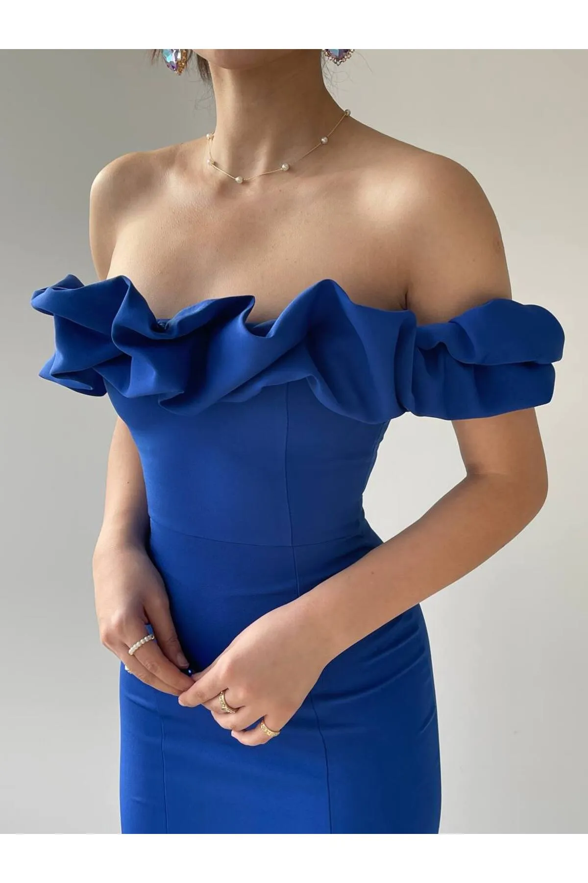 SONREİR  NIEDRIGE SCHULTERKLEID IN MIDI-LÄNGE