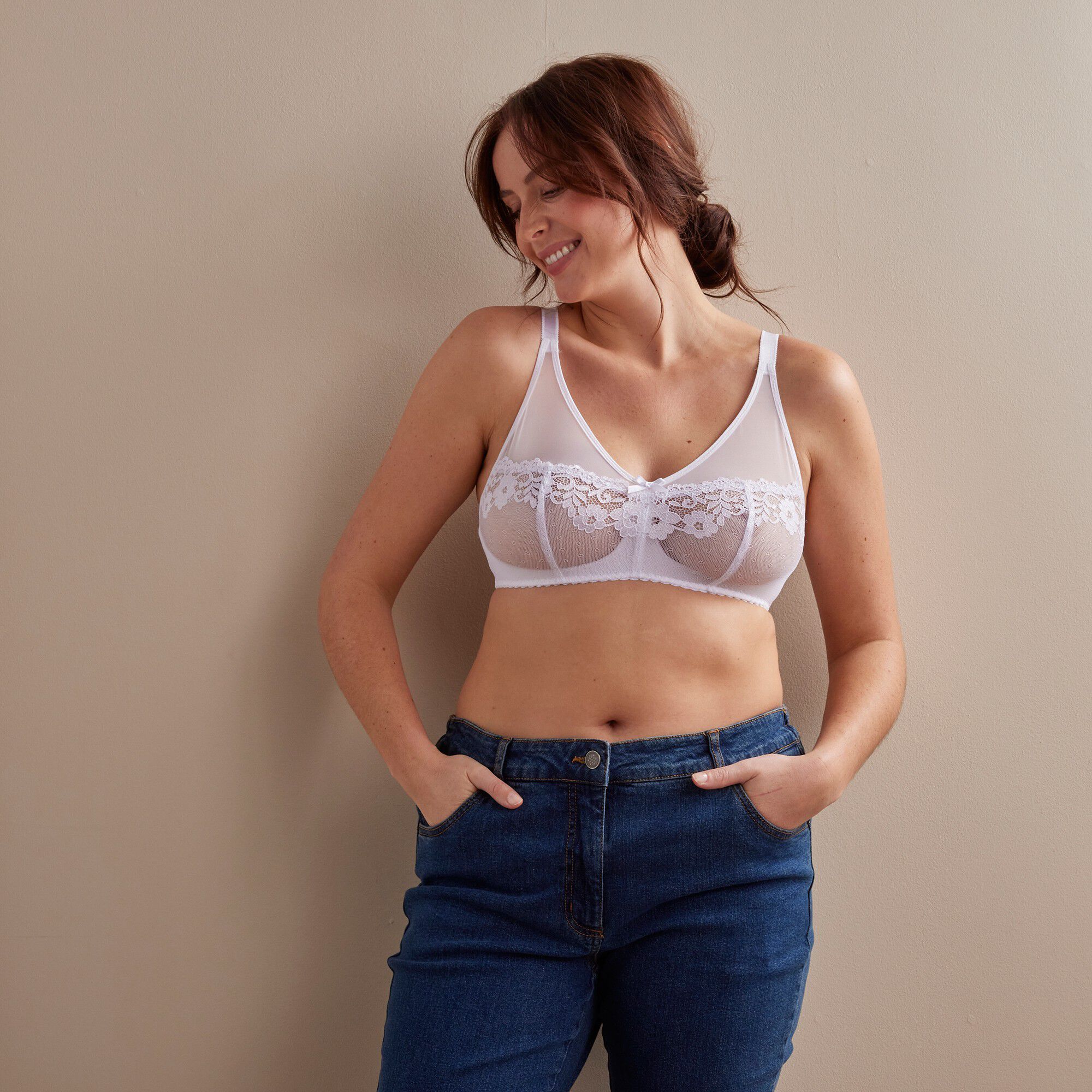 Soutien-gorge couvrant résille et dentelle