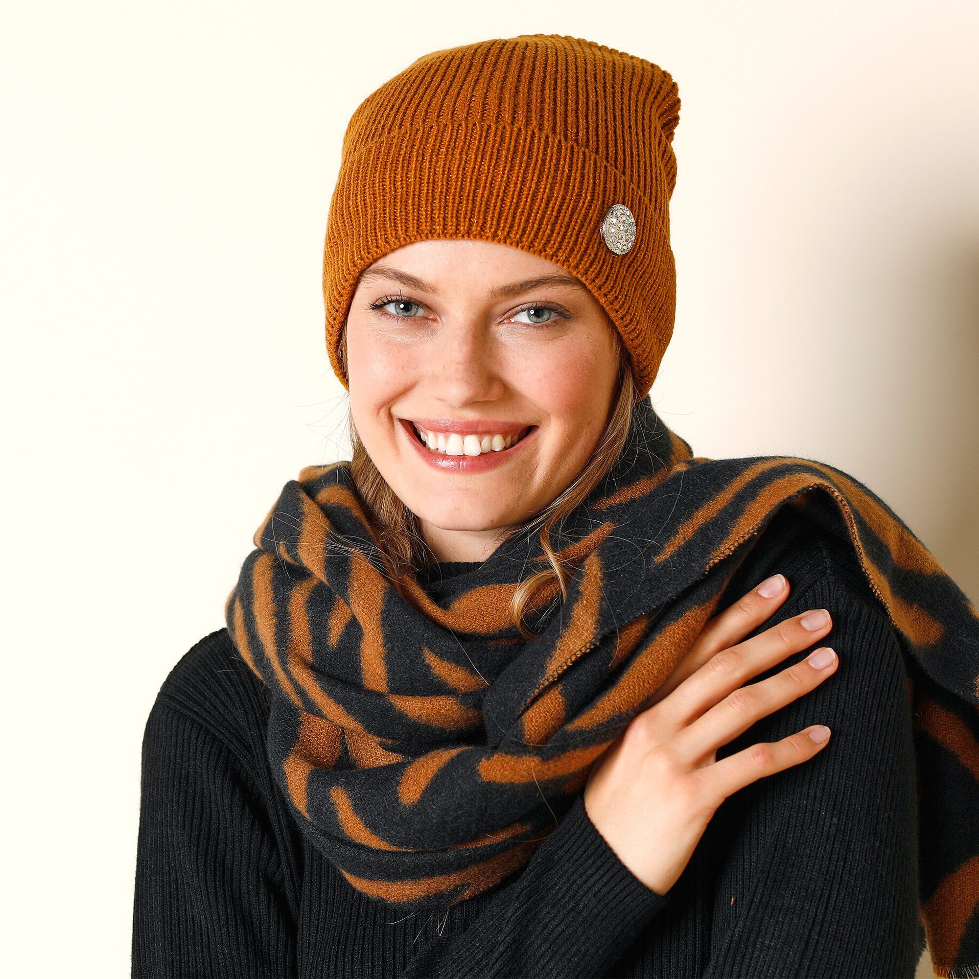 Bonnet bouton bijou