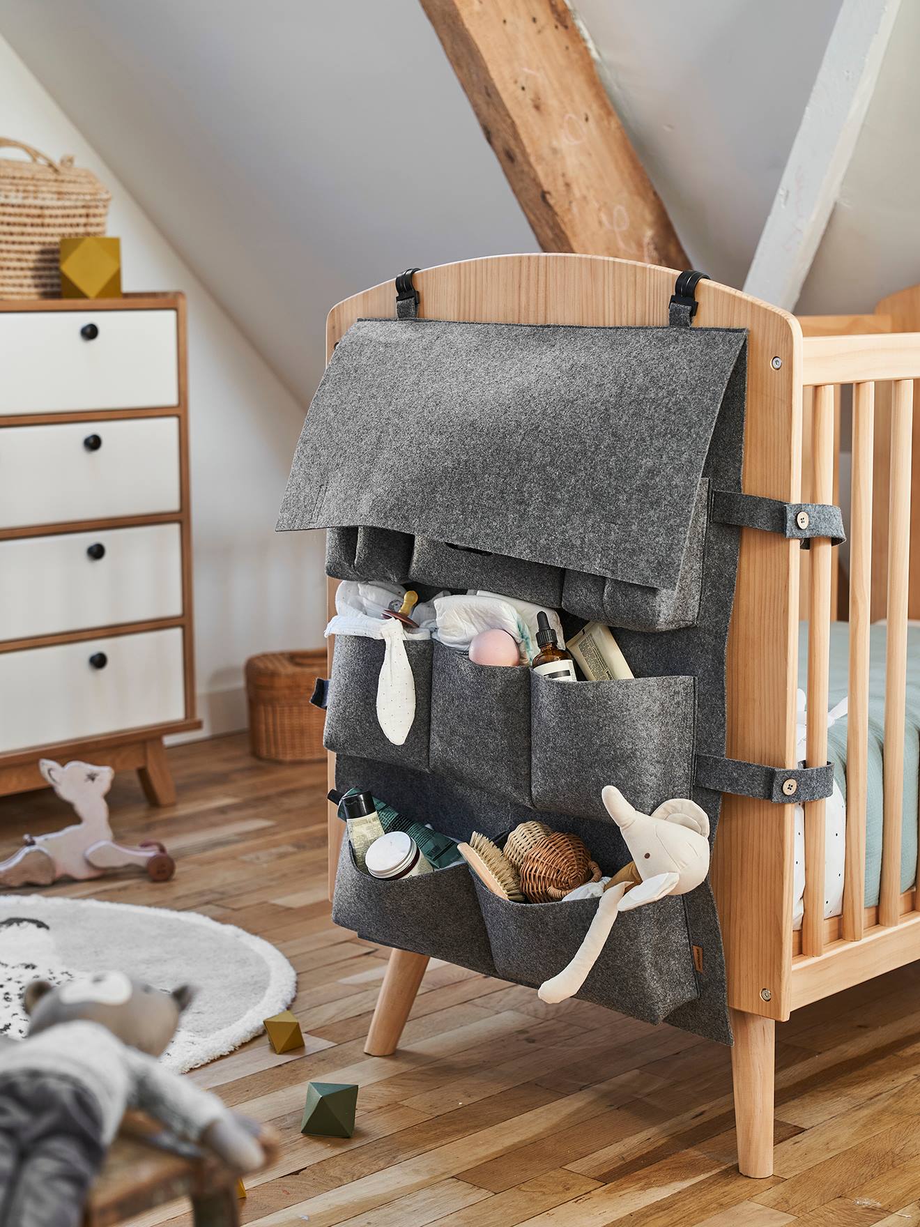 Organisateur à suspendre vertbaudet pour lit de bébé gris chiné