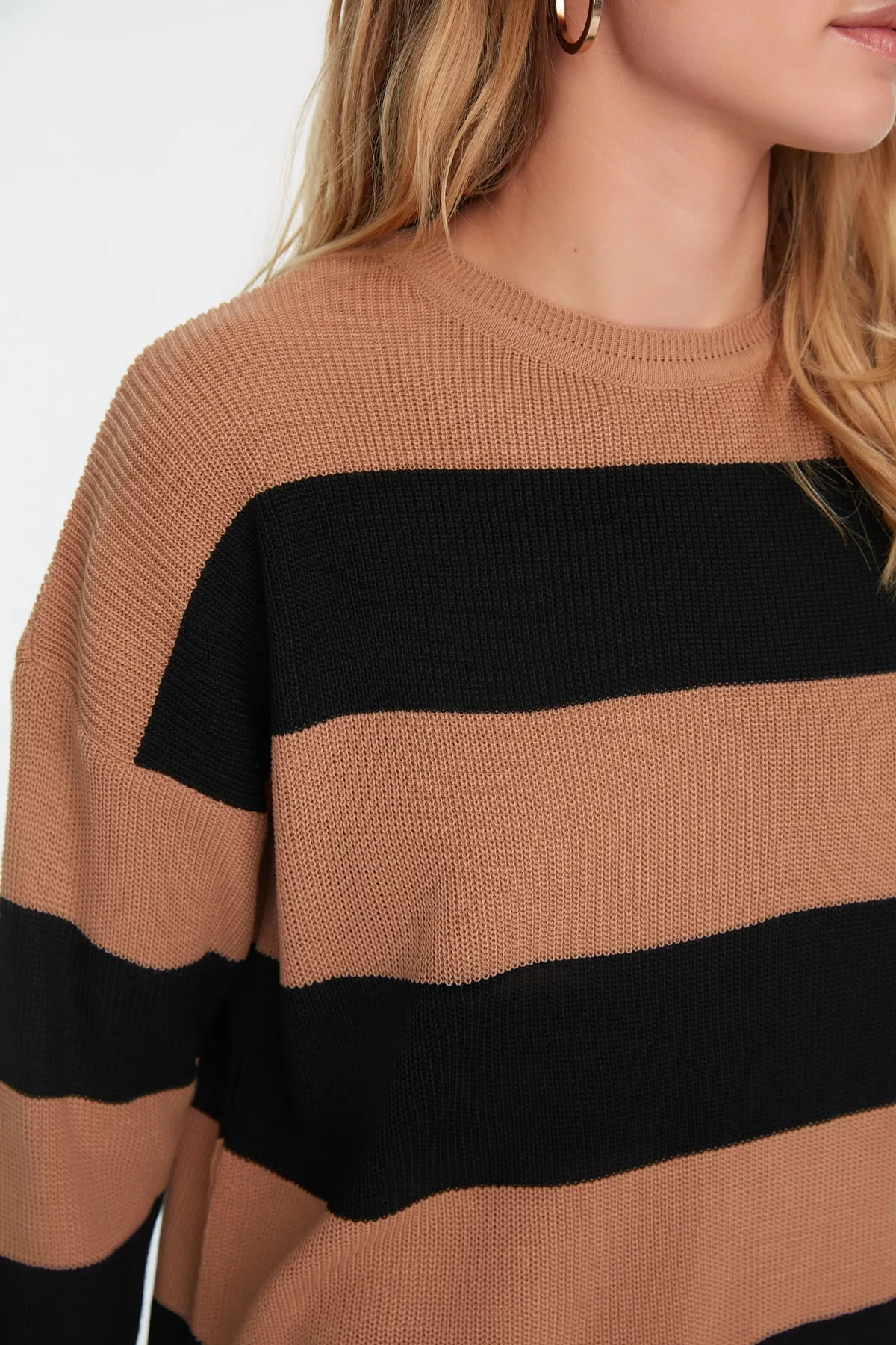 Trendyol Modest  Braun gestreifter Strickpullover TCTAW22AK0131