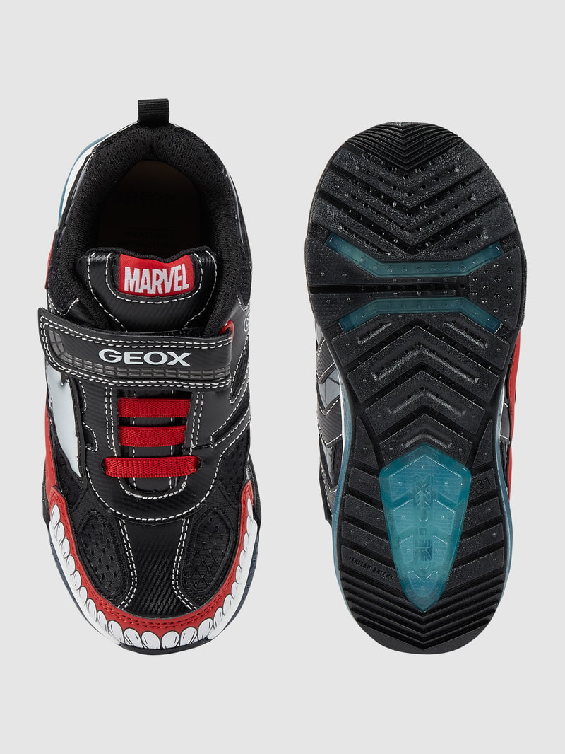 Sneaker mit Klettverschluss Modell 'Bayonyc' in schwarz