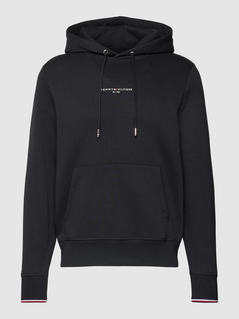 Hoodie mit Känguru-Tasche in schwarz