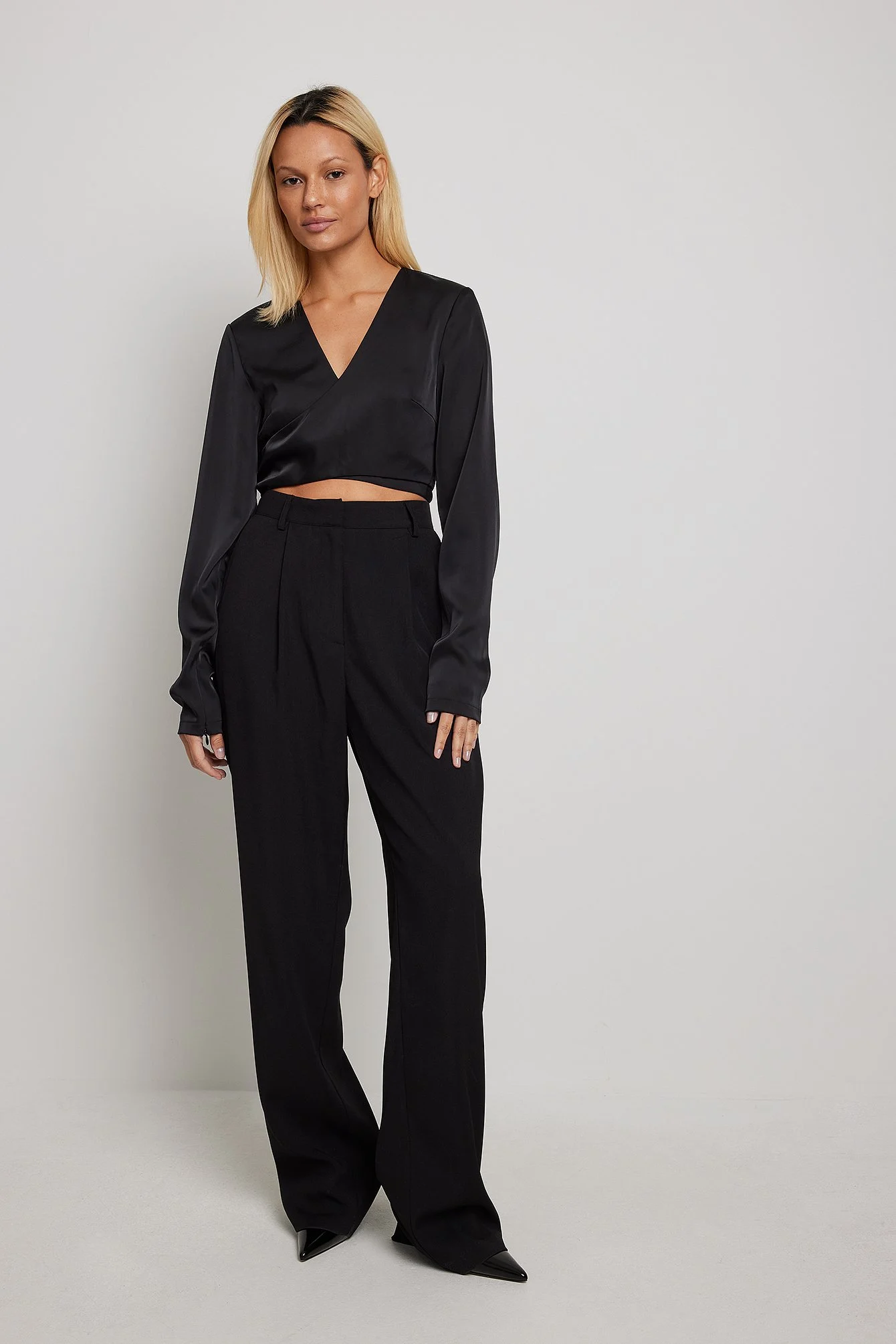 Satinbluse mit V-Ausschnitt zum Binden