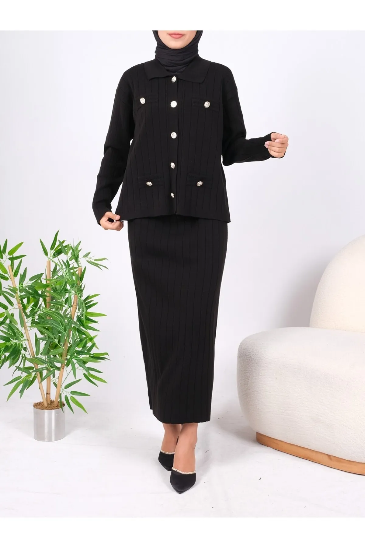Modamorfo  Strickset mit Cardigan und schmalem Rock mit Metallknöpfen
