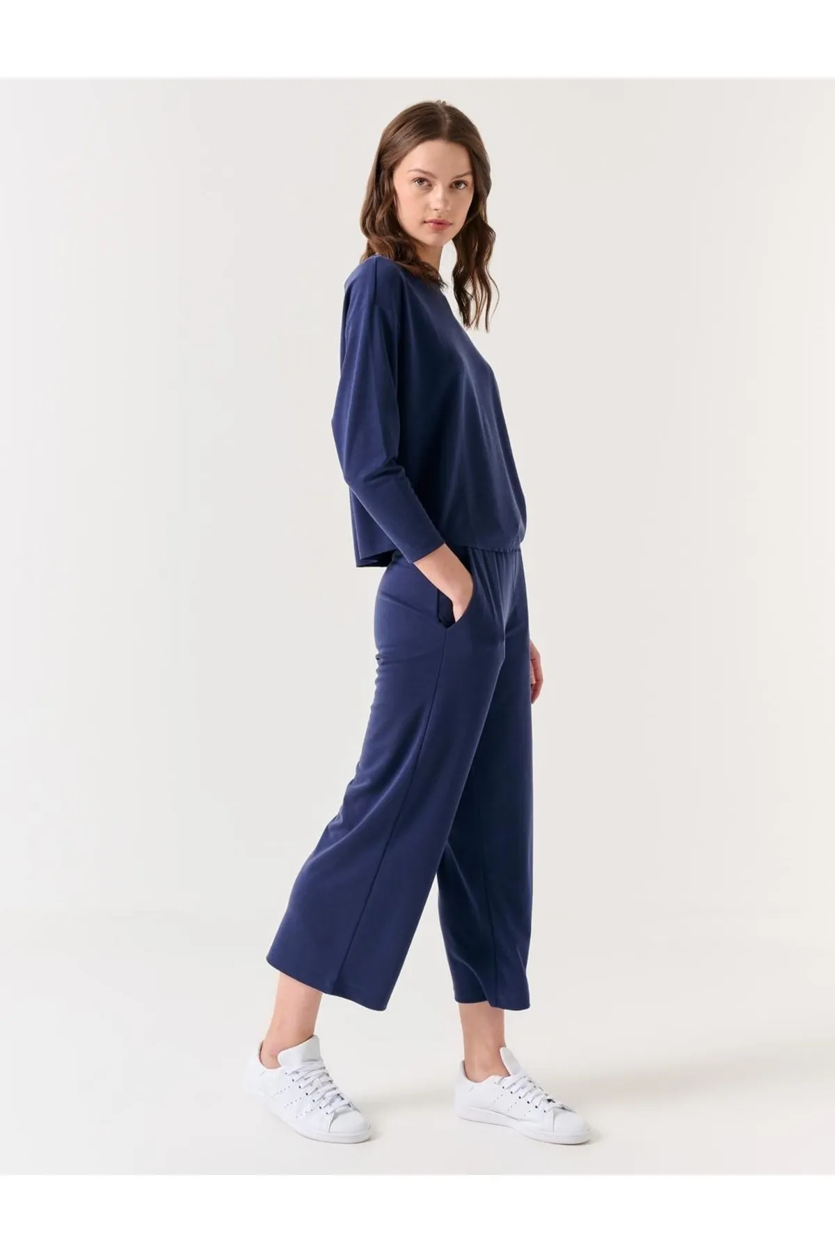 Jimmy Key  Bequeme Jogginghose mit weitem Bein in Marineblau