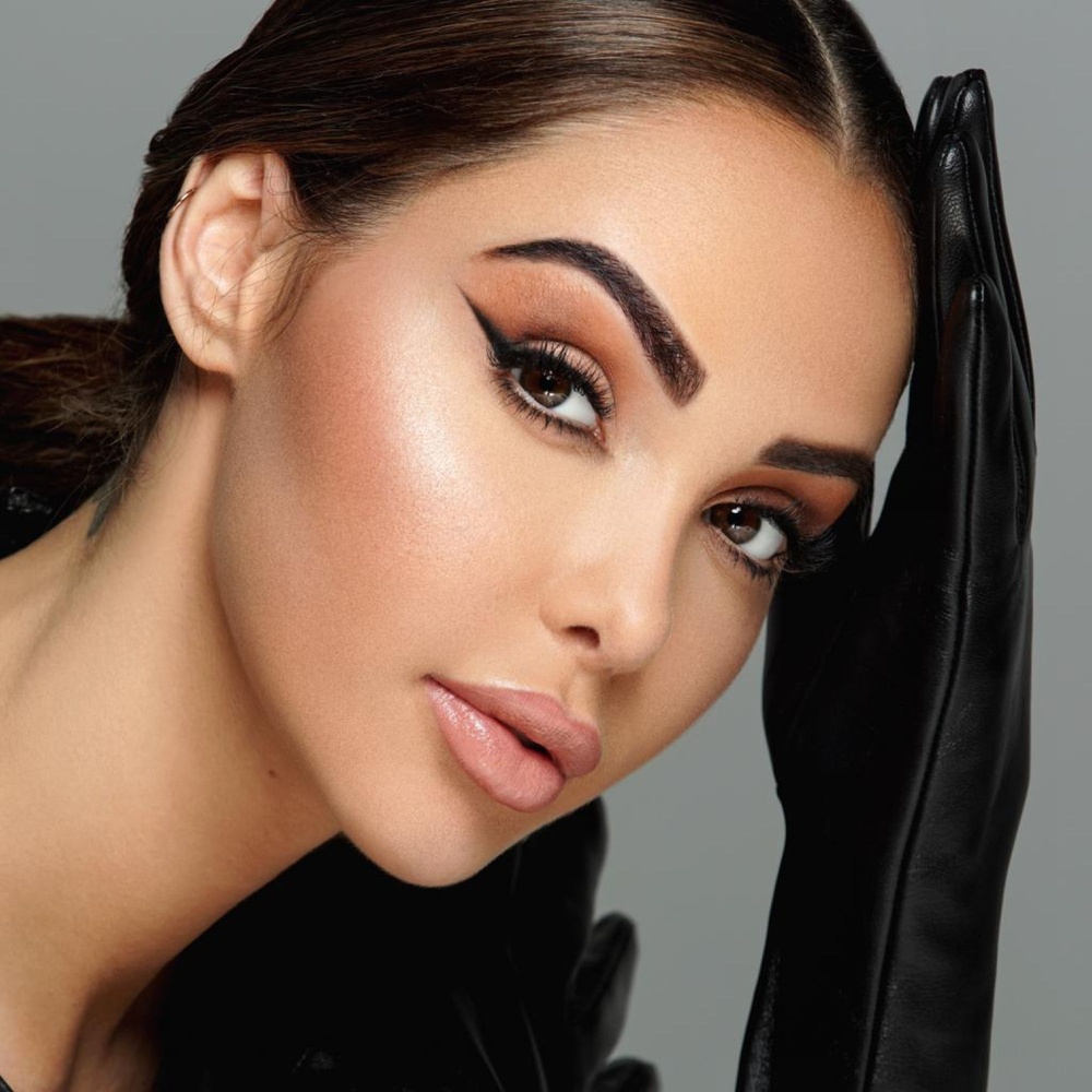nabilla beauty Liner on Fleek 01 Eyeliner noir intense