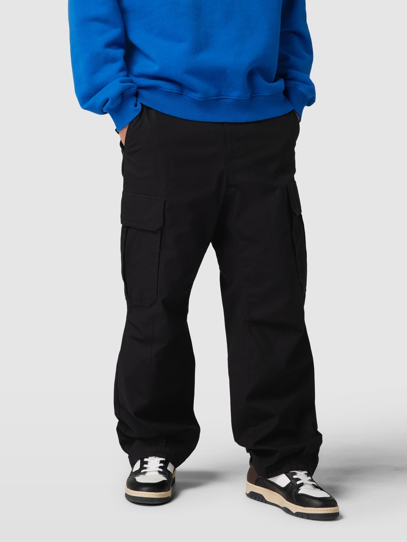 Cargohose mit Gesäßtaschen Modell 'AIDEN' in schwarz