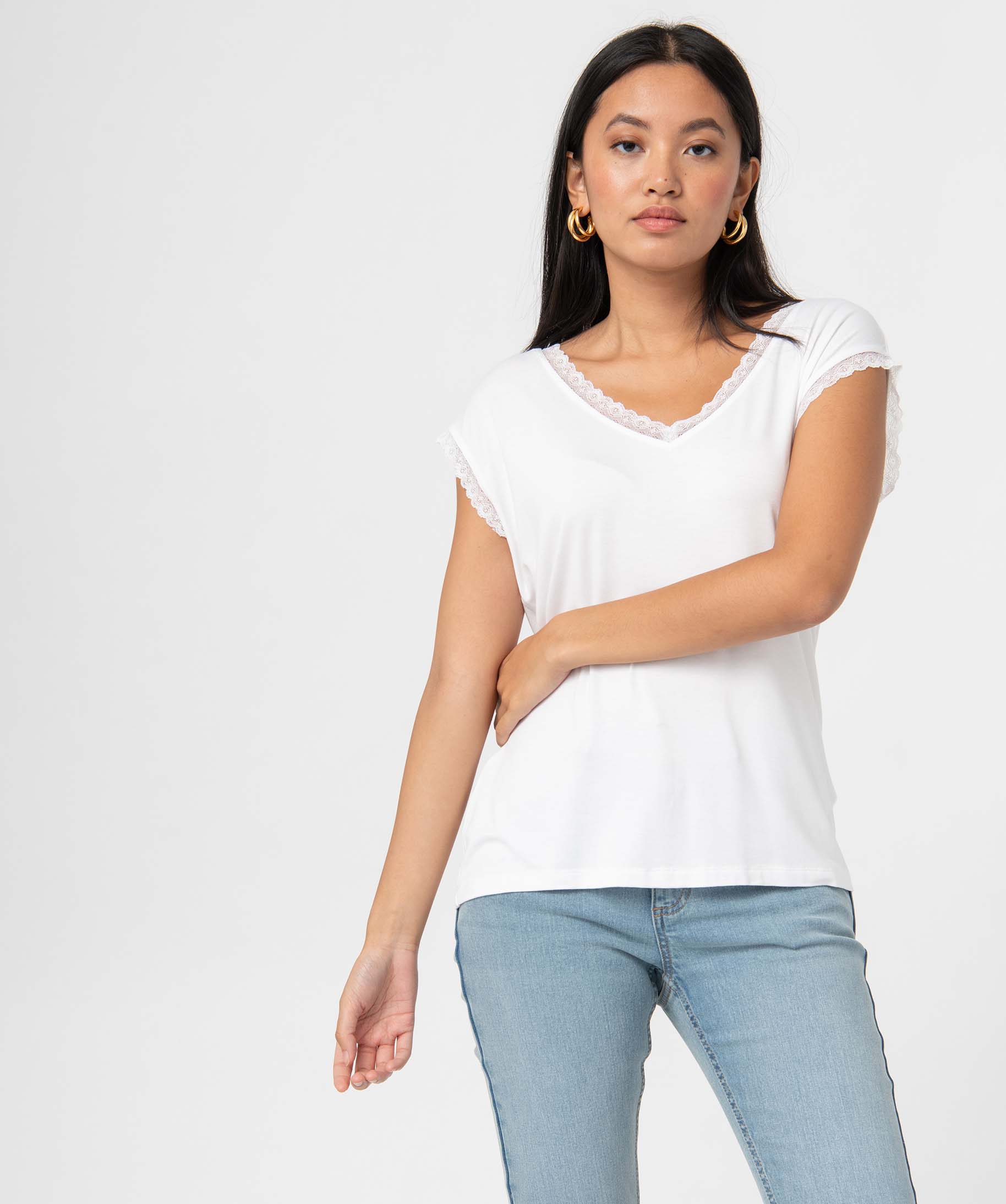 Tee-shirt femme à manches courtes avec col V en dentelle ecru | GEMO