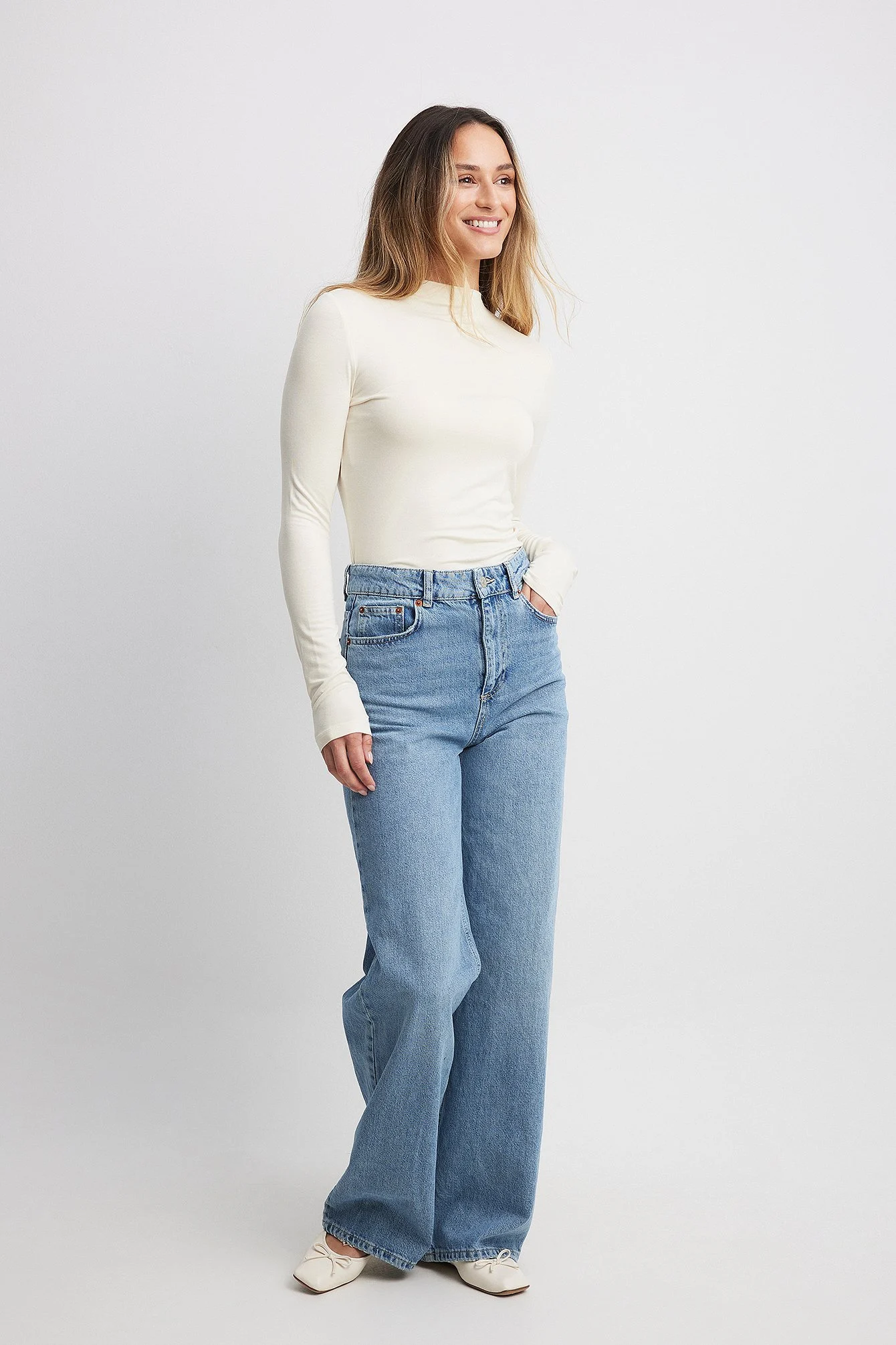 Soft Line Funnel Neck Long Sleeve Top