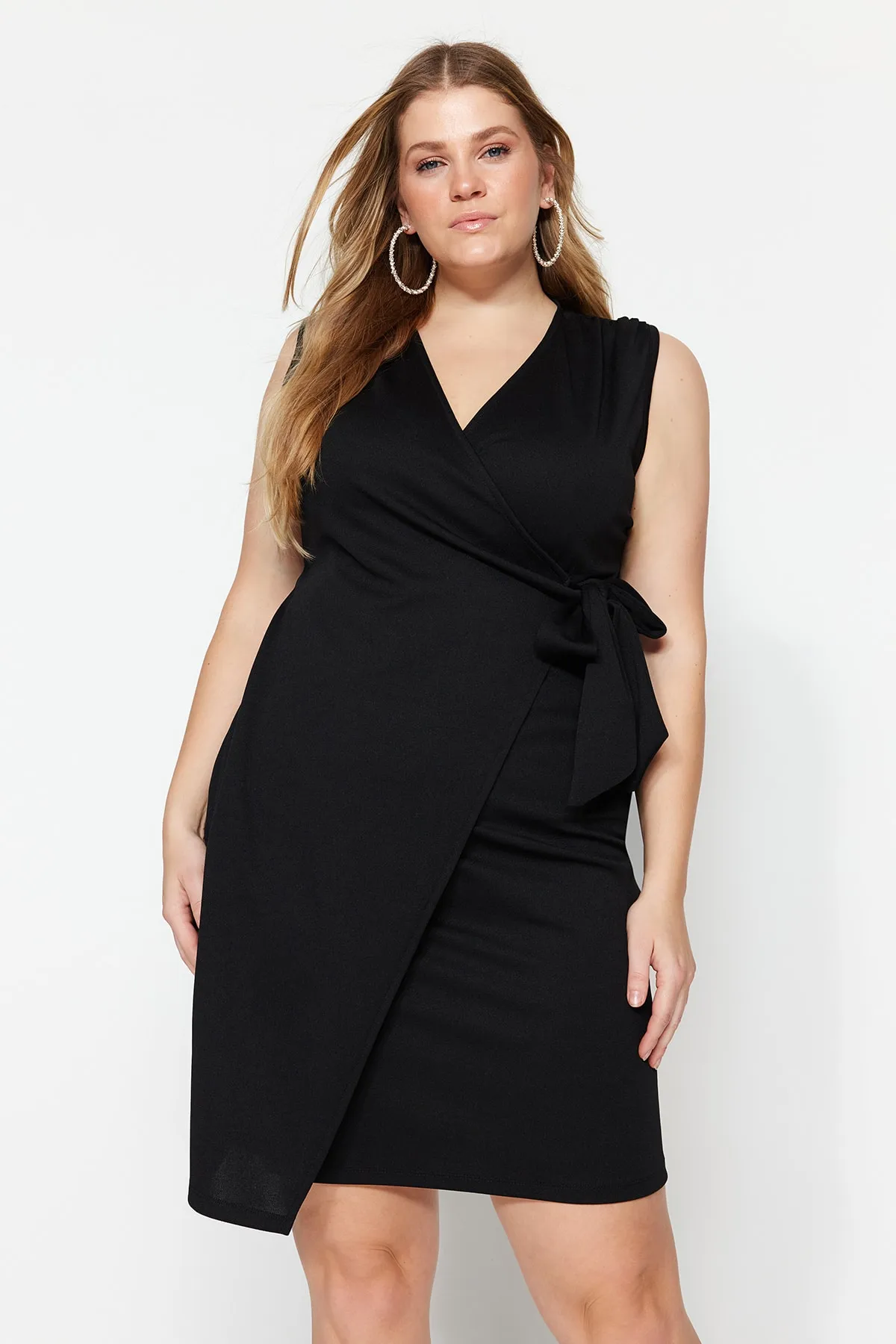 Trendyol Curve  Schwarzes zweireihiges Strickkleid mit Bindeband TBSSS23AH00075