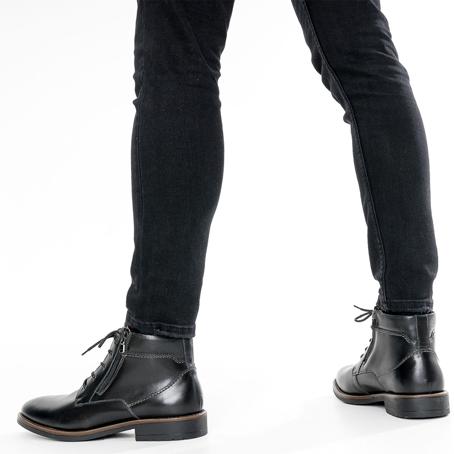 Boots noir en cuir à lacet et zips