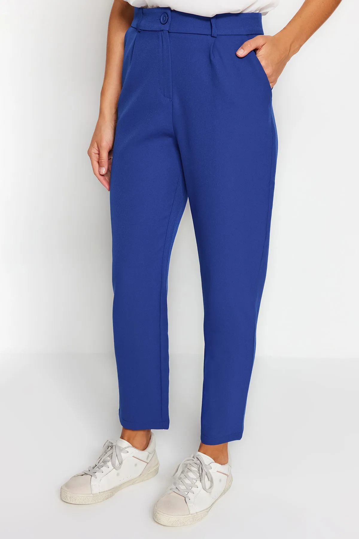 Trendyol Modest  Blauer Anzug aus Crêpe mit Schnürung, detailliertem Futter, Jacke und Hose aus gewebtem Unterteil und Oberteil TCTSS23US00044