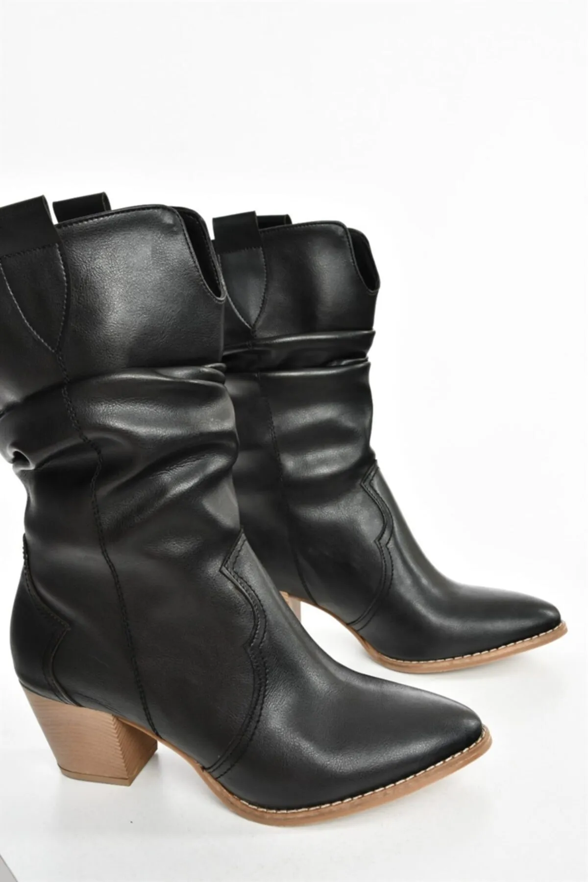 Fox Shoes  Schwarze Dallas Damenstiefel mit Kordelzug J404040009