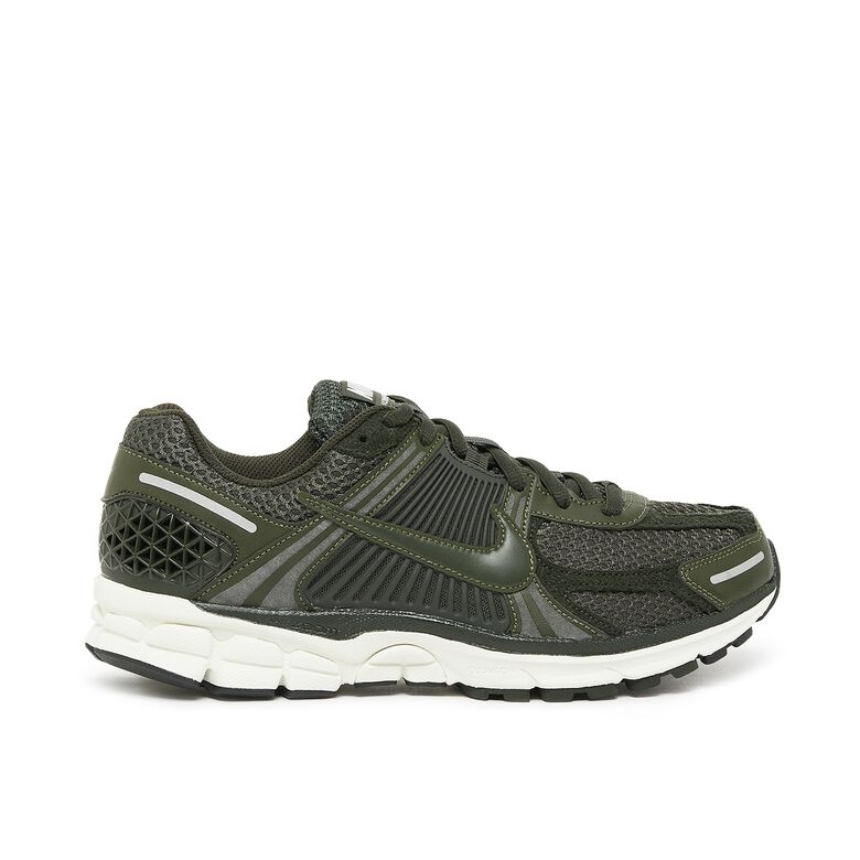 NIKE Wmns Zoom Vomero 5 