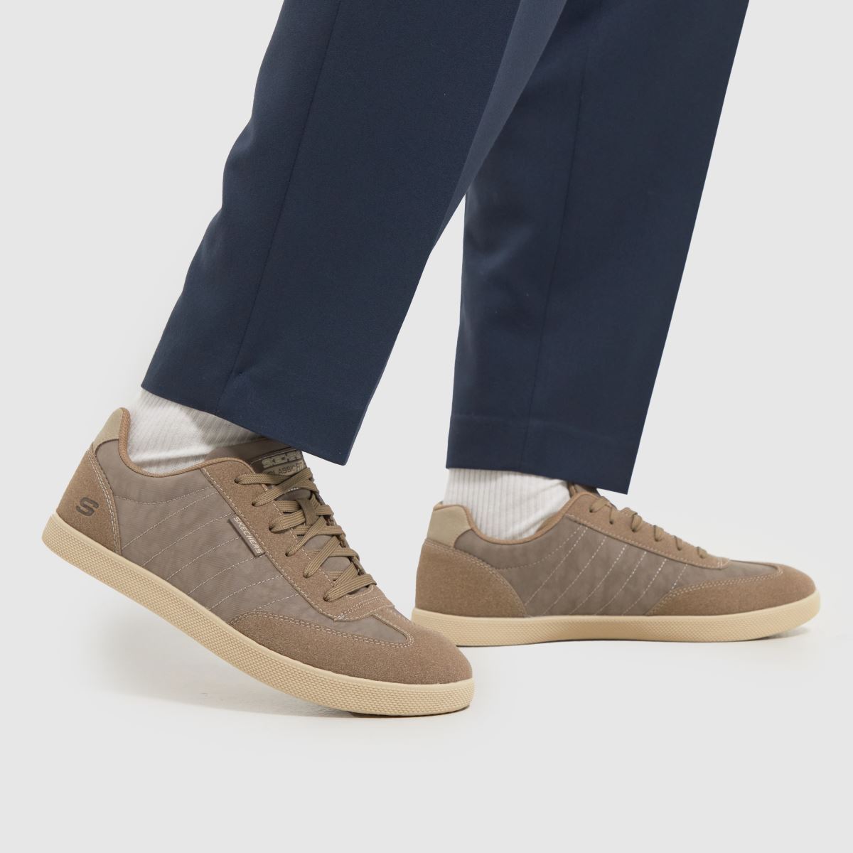SKECHERS Place – Taupefärgade sneakers