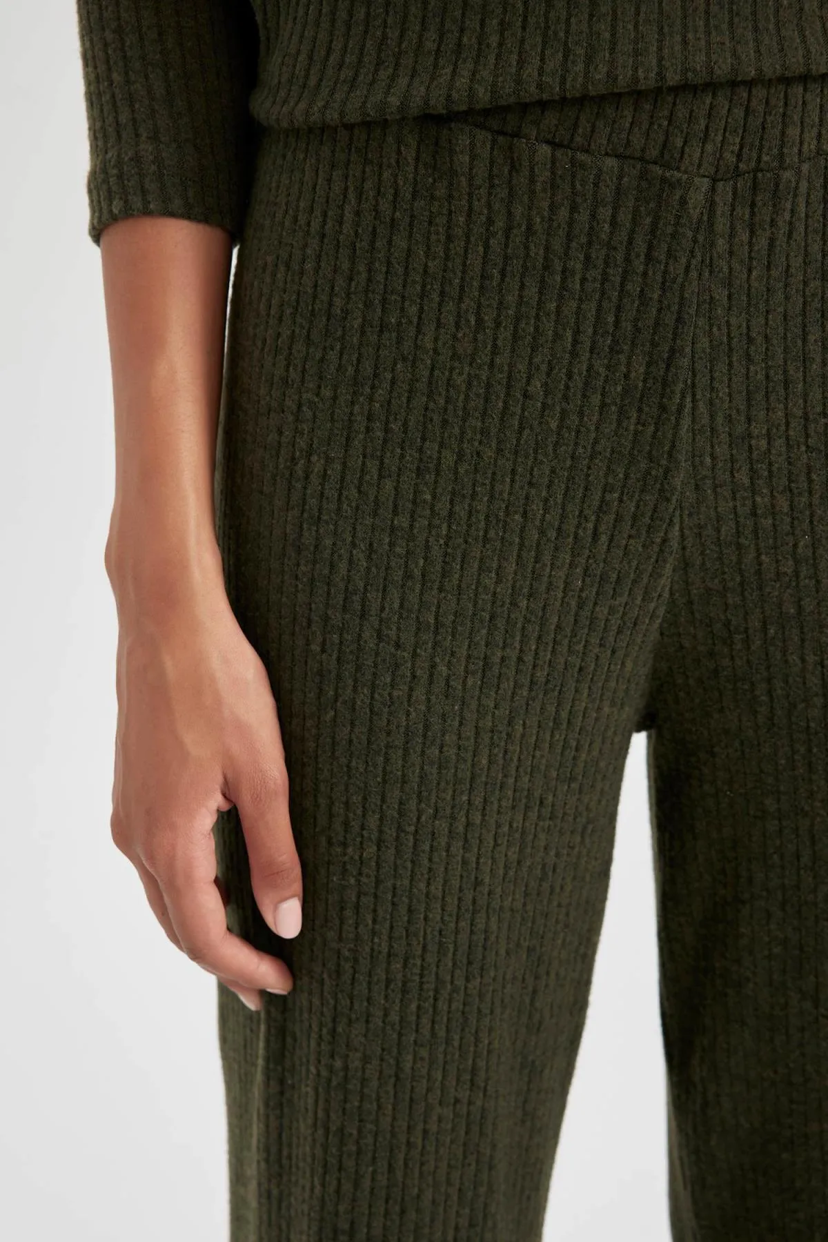 DeFacto  Gerippte Camisole-Jogginghose mit normaler Passform