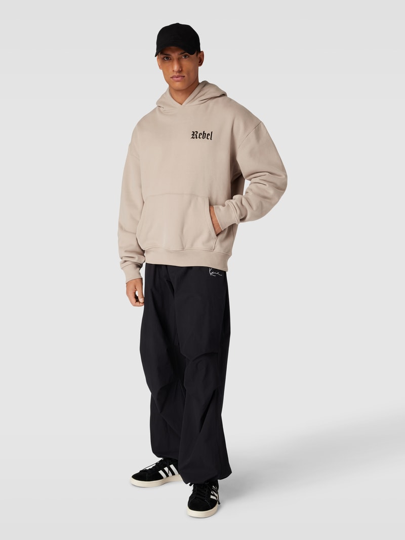 Hoodie mit Känguru-Tasche Modell 'Juan' in taupe