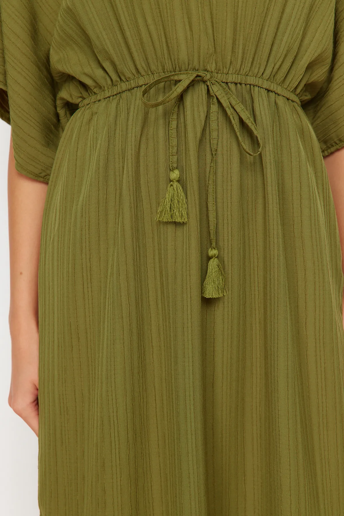 Trendyol Collection  Khakifarbenes, gewebtes Maxi-Strandkleid mit Bindeband TBESS24EL00084