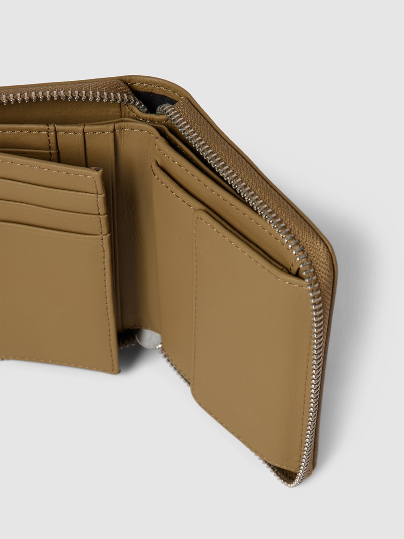 Portemonnaie mit Label-Details Modell 'Noos' in schlamm