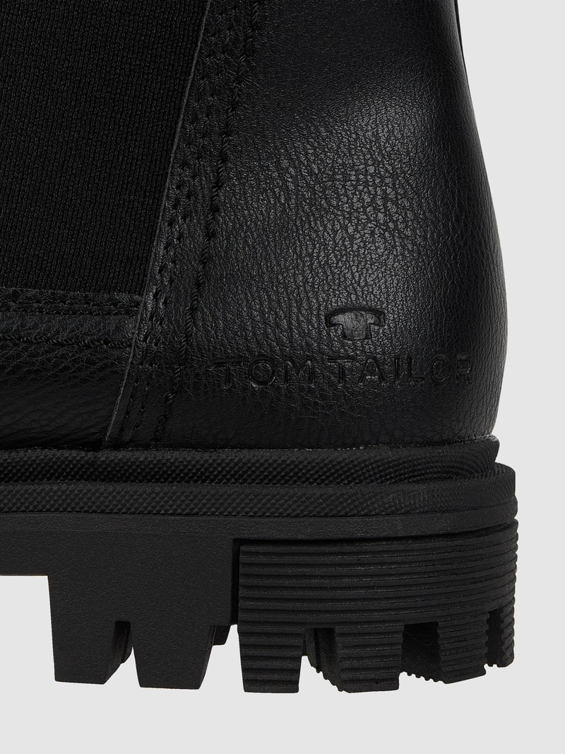 Boots in Leder-Optik in schwarz