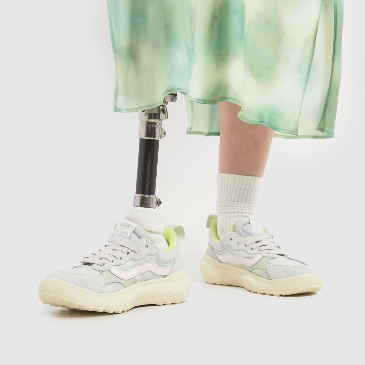 Vans – Ultrarange Exo – Vita, flerfärgade sneakers