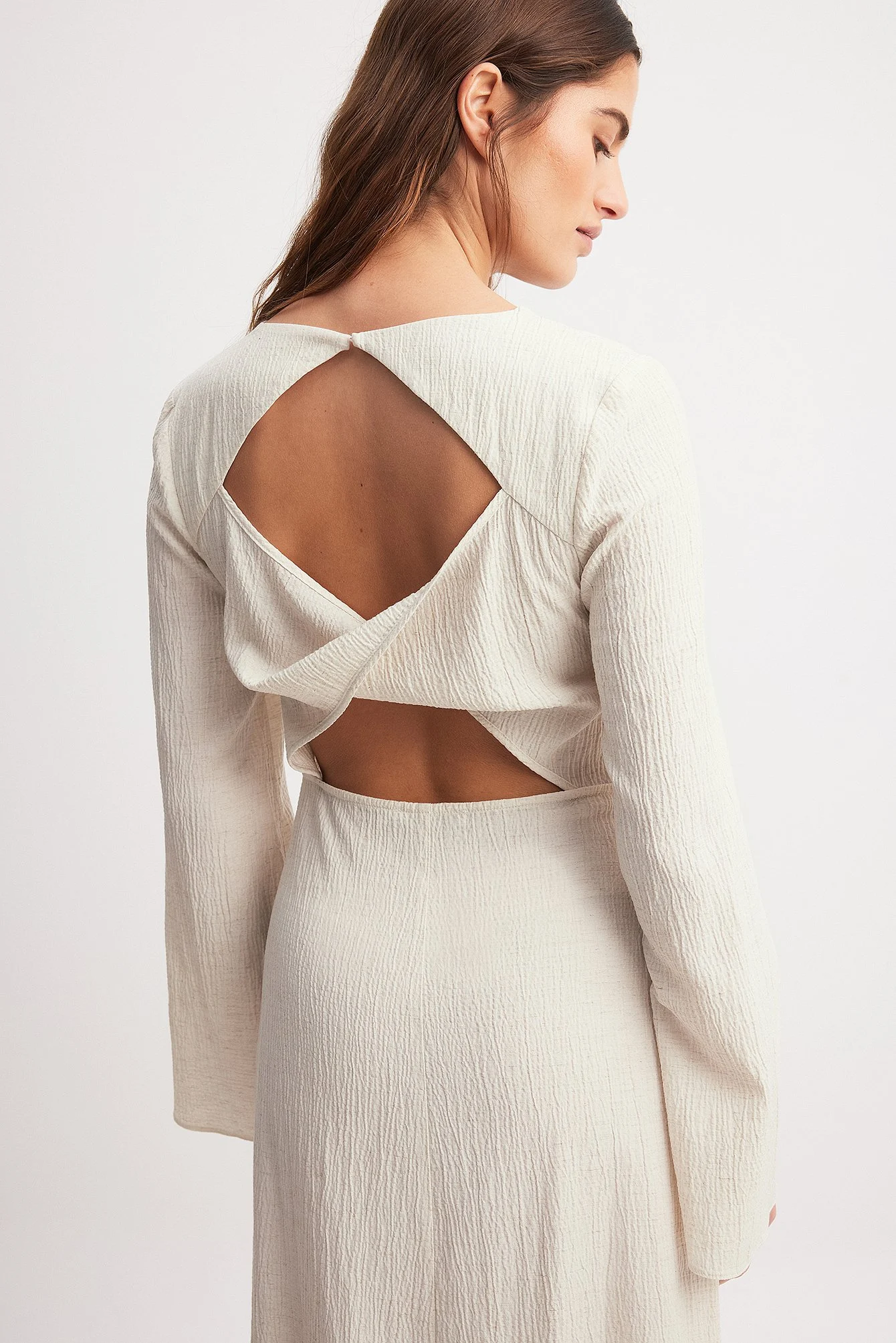 Strukturiertes Mélange-Kleid mit offenem Rücken