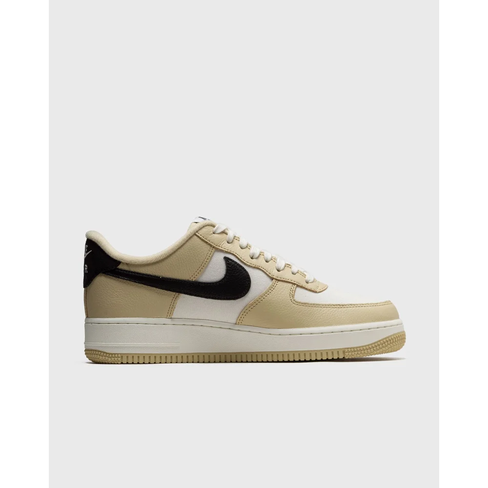 Nike Air Force 1 07 LX DV7186-700 / schwarz