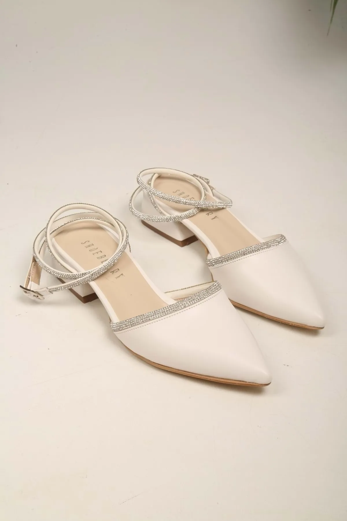 Shoeberry  Damen-Schuhe mit Absatz „Yune White Skin Stone“.