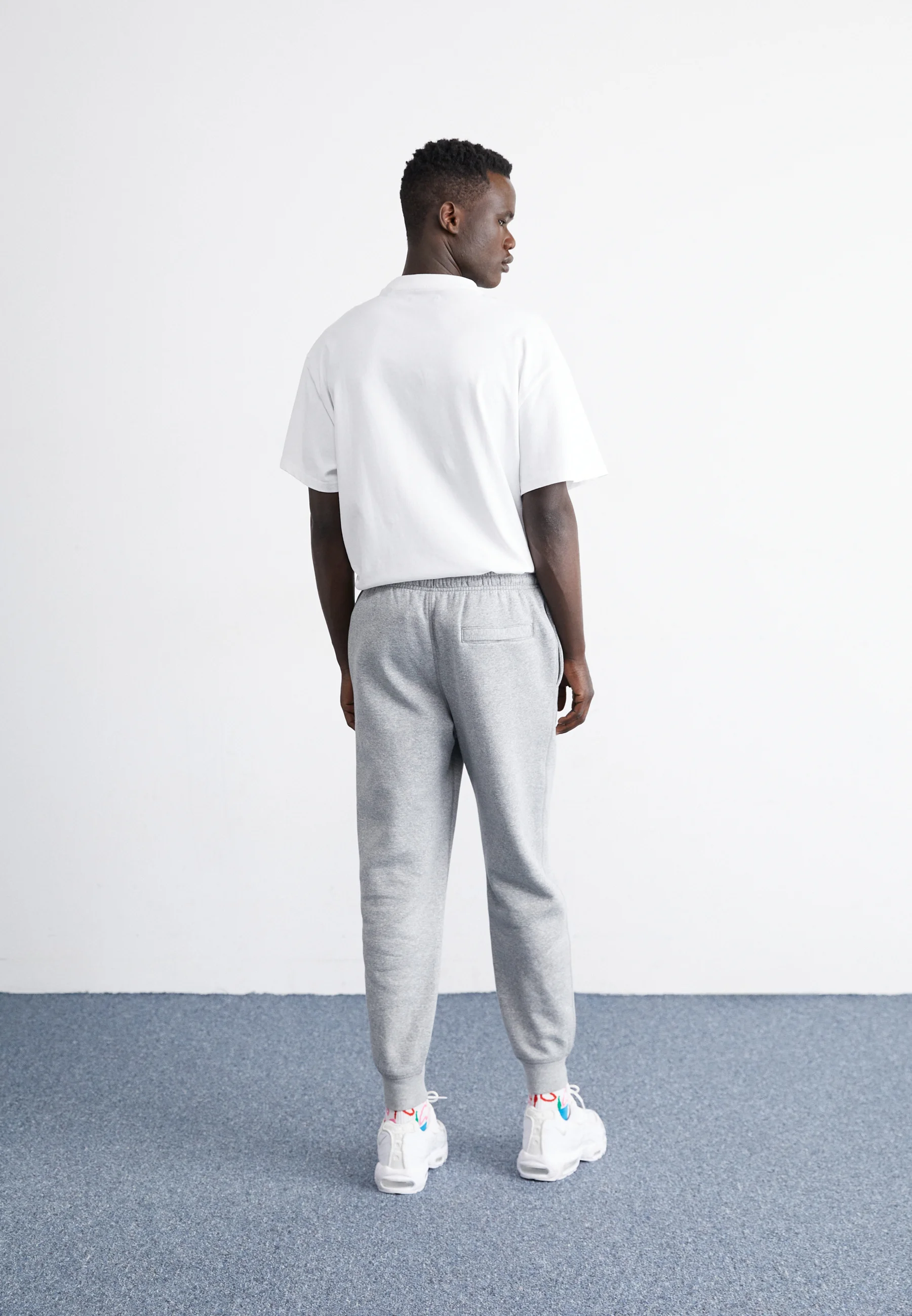 Nike Sportswear CLUB JOGGER - Pantalones de chándal