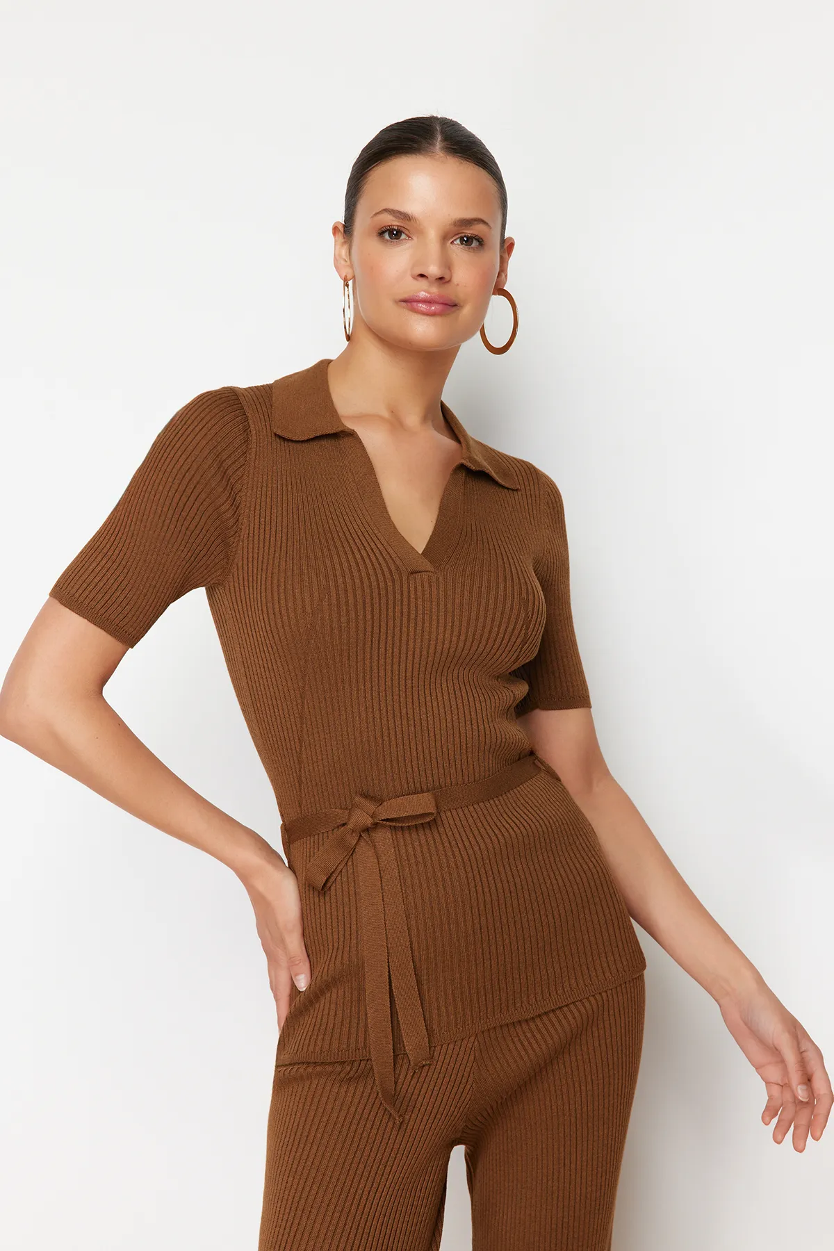 Trendyol Collection  Braunes Strickoberteil- und -unterteil-Set TWOSS24AU00117