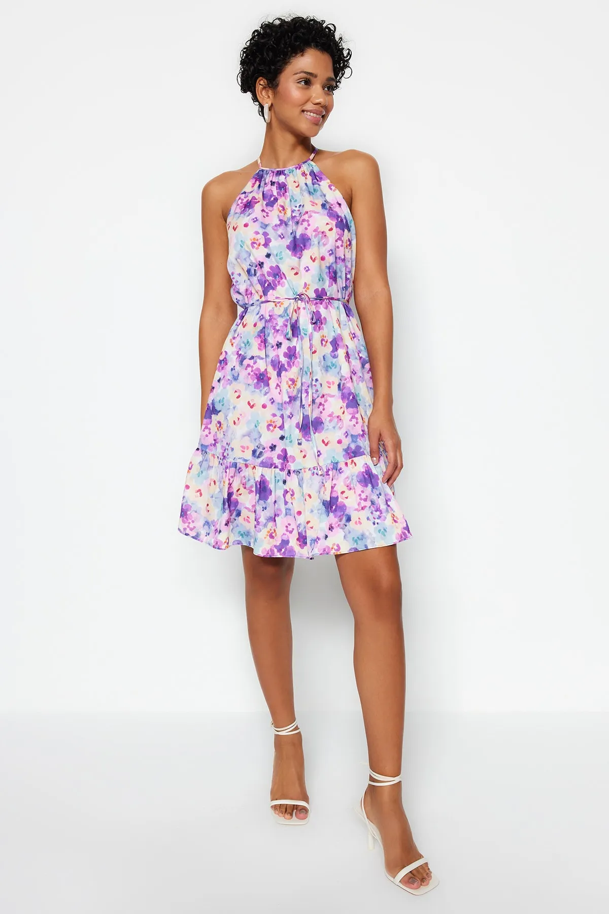 Trendyol Collection  Lilafarbenes, florales A-Linien-Minikleid aus Webstoff mit Bindedetail TWOSS22EL00666
