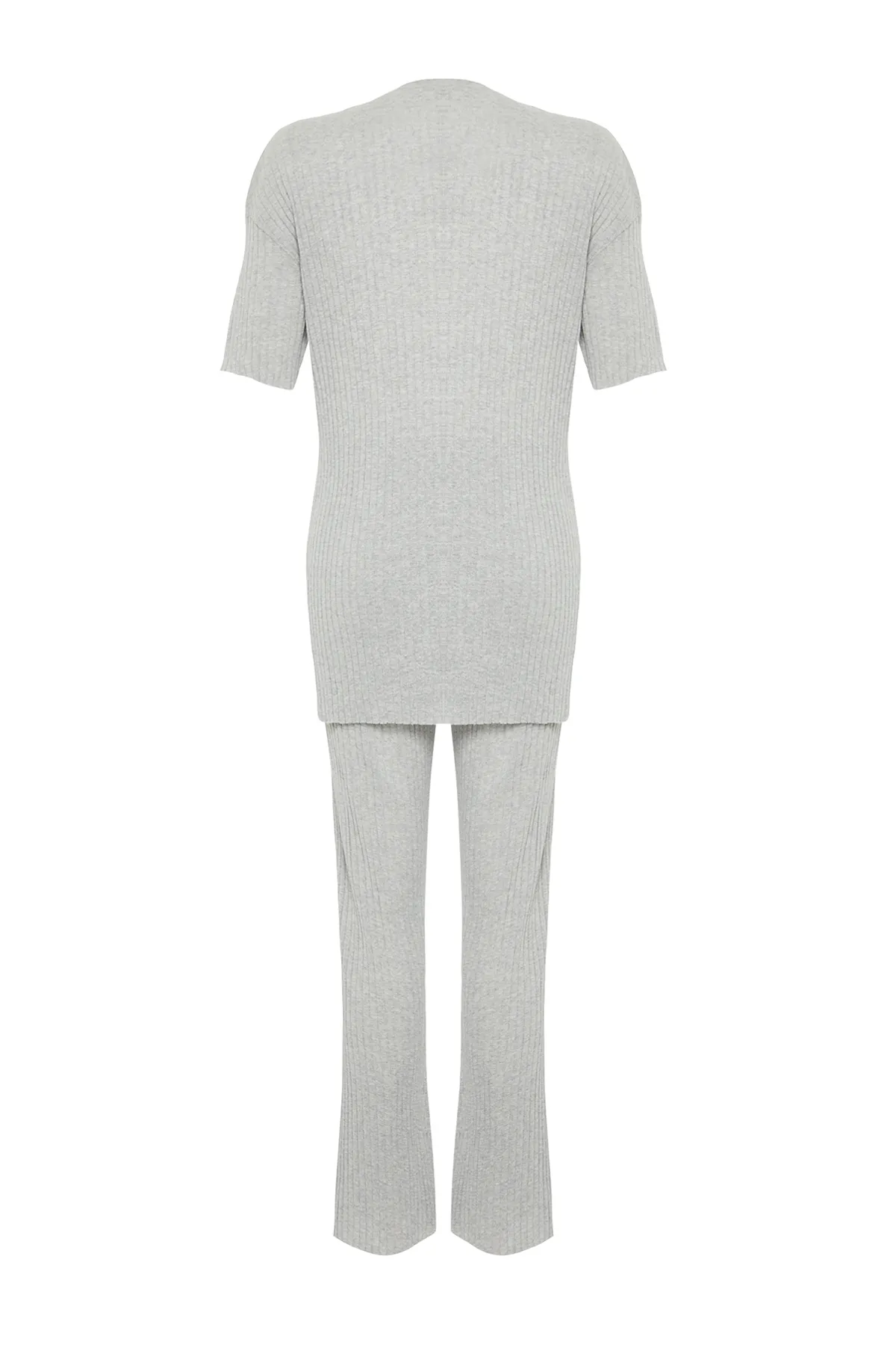 Trendyol Collection  Gestricktes Pyjama-Set aus grauer Baumwolle mit geripptem Schlitz und detailliertem Muster THMSS24PT00178