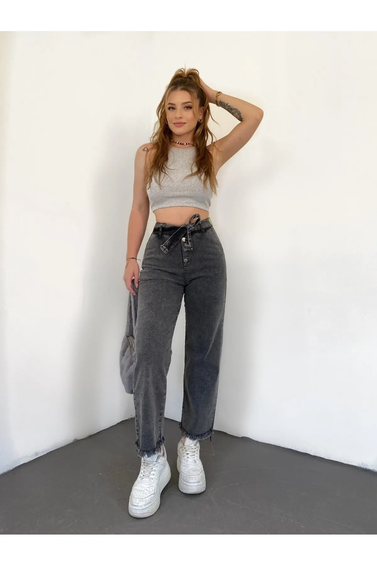 Modamorfo  Jeans mit Gürteldetail und Quasten