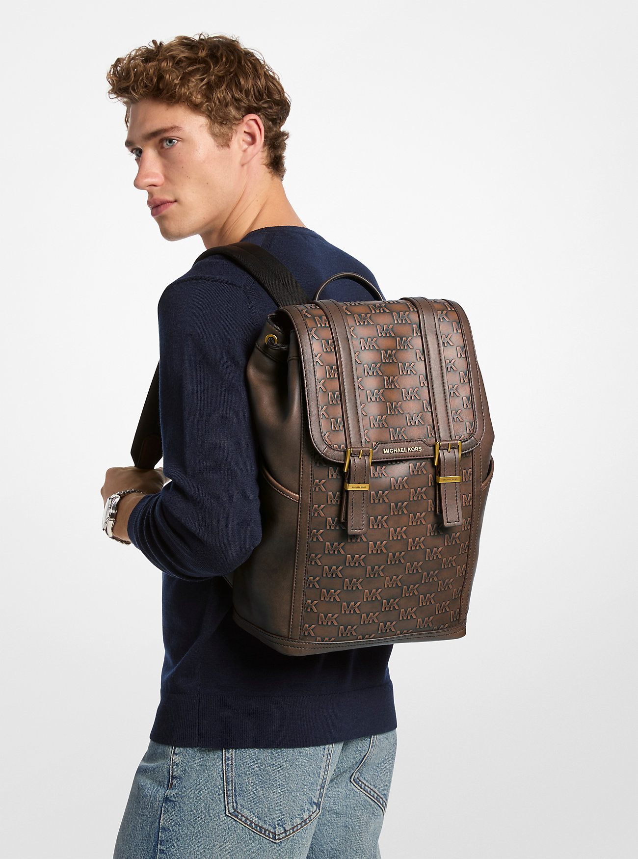 Colby Medium Logo Preget Brunert Skinnryggsekk - SJOKOLADE