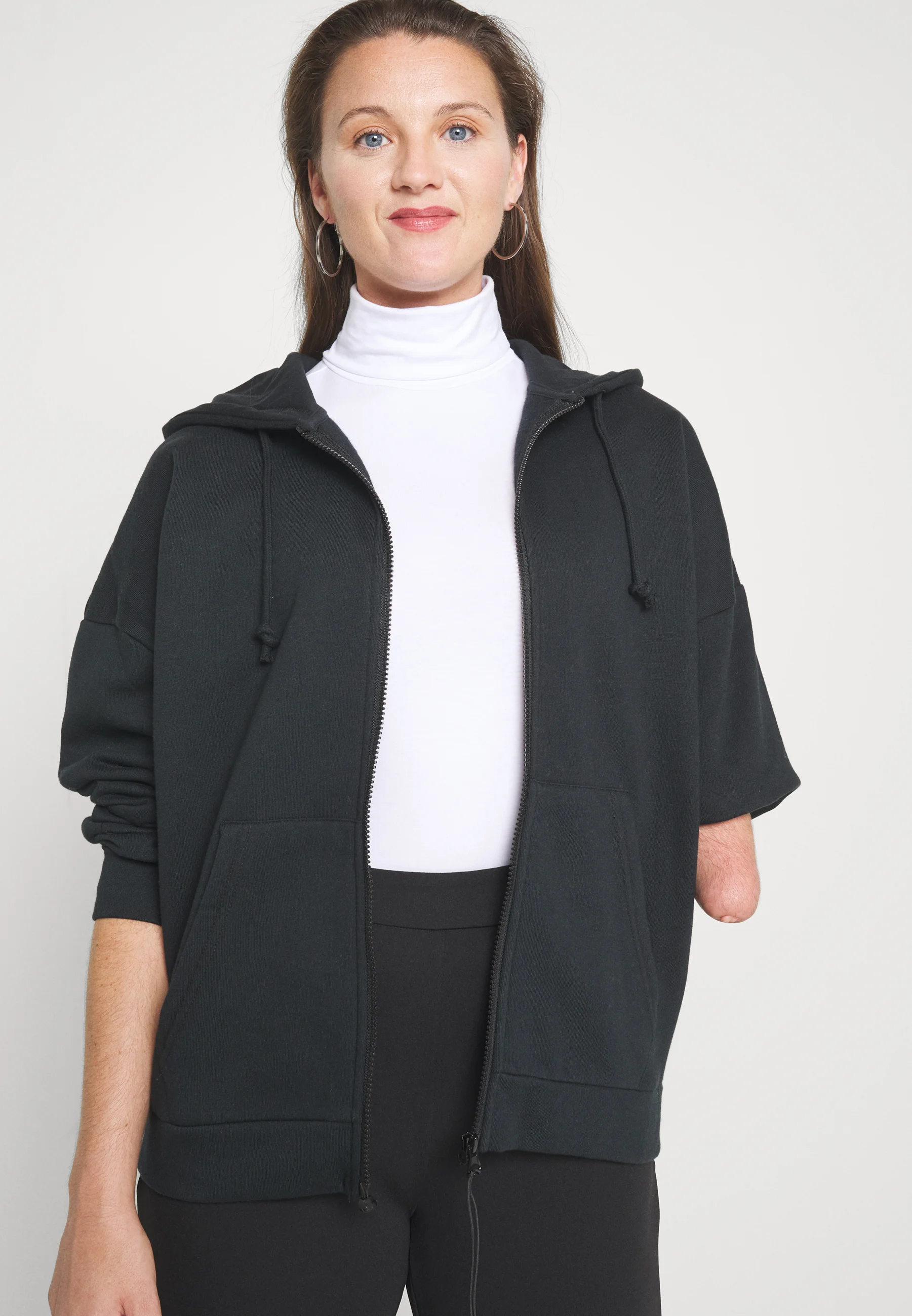 Even&Odd CHAQUETA BÁSICA OVERTamañoD CON CAPUCHA Y CREMALLERA ADAPTABLE - Sudadera con cremallera