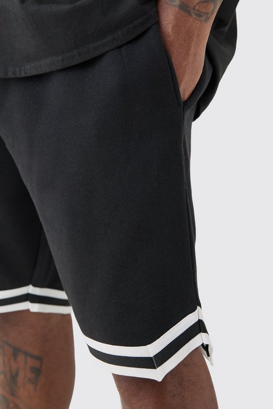 Plus lockere mittellang Basketball-Shorts in Schwarz