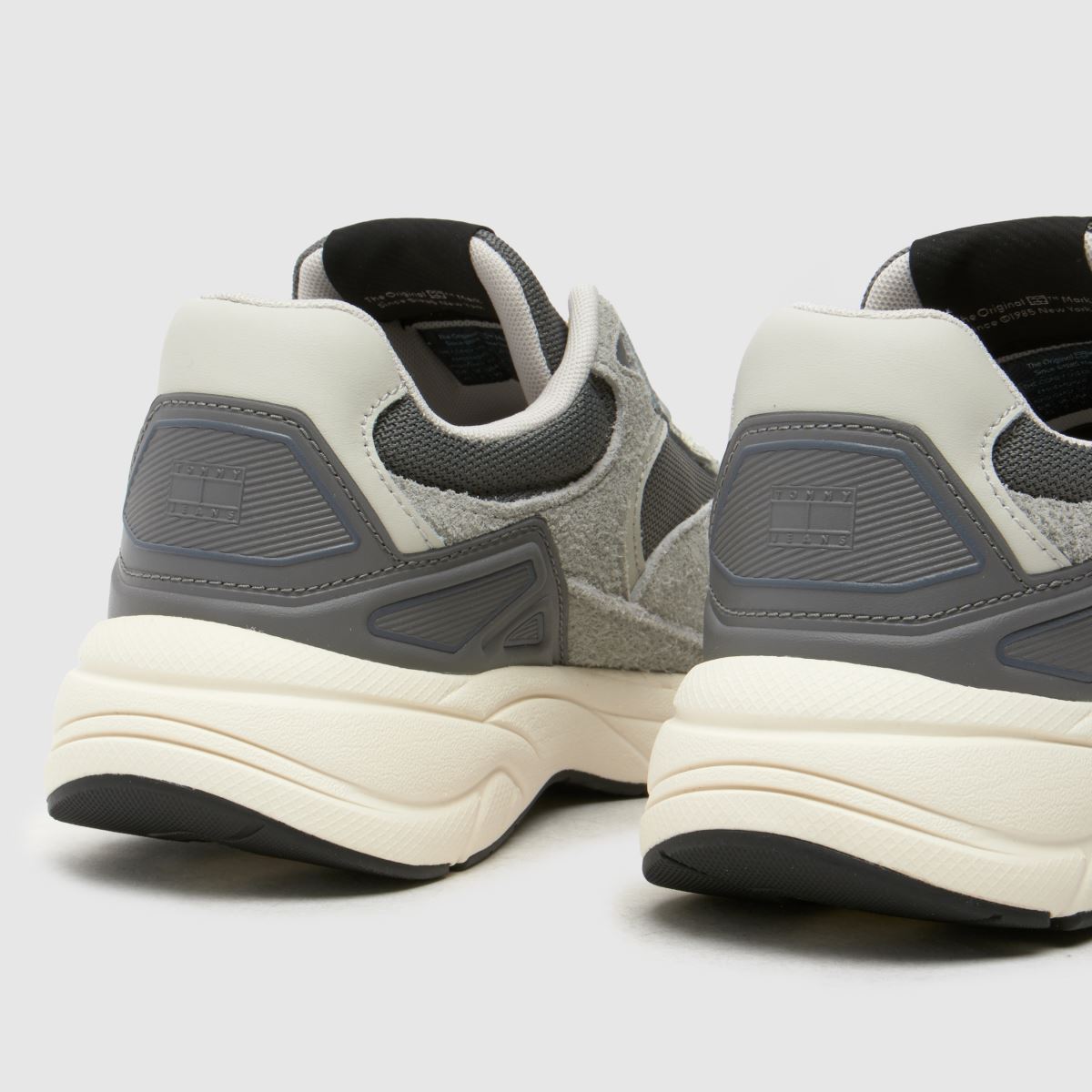 Superge Tommy Jeans Coney Runner v sivo-multibarvni barvi