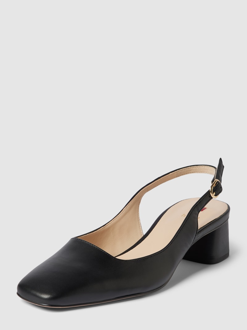 Pumps mit Dornschließe in schwarz