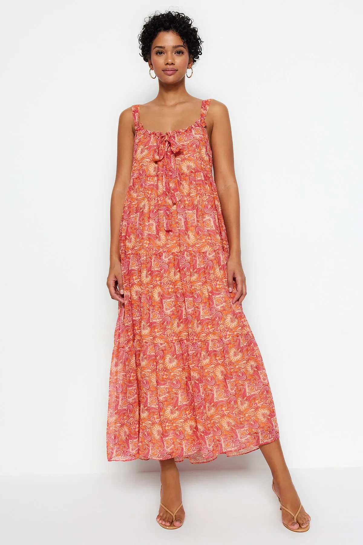 Trendyol Collection  Mehrfarbiges, weit geschnittenes Maxi-Webkleid zum Binden TWOSS23EL02120